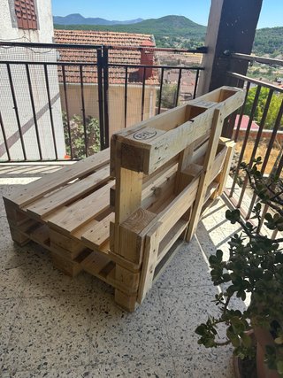 Sofá y mesa de palets de madera