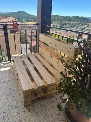 Sofá y mesa de palets de madera