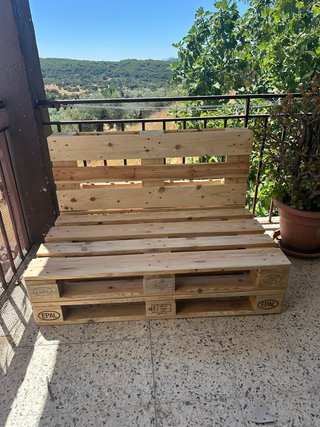 Sofá y mesa de palets de madera