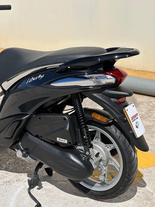 Piaggio Liberty 50 4T Negra 2024 Ciclomotor