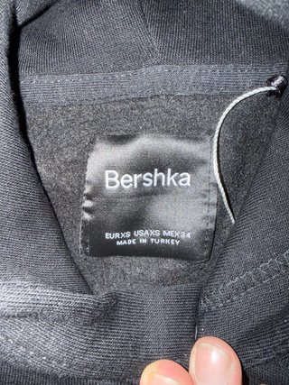 Sudadera Bershka Negra y Rosa Estampado Japonés