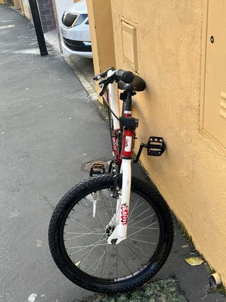 Bici BMX Monty Roja y Blanca