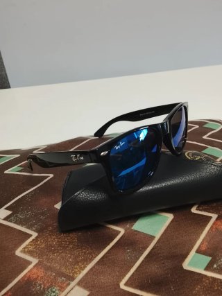 Gafas de sol Ray-Ban Wayfarer negras y azules