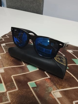 Gafas de sol Ray-Ban Wayfarer negras y azules