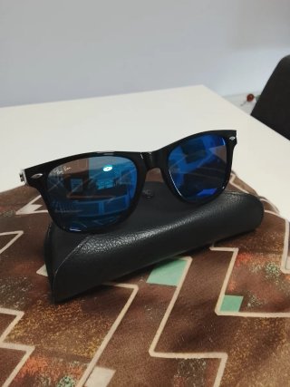 Gafas de sol Ray-Ban Wayfarer negras y azules