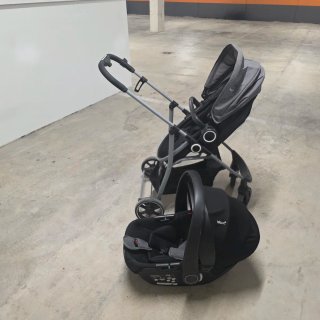 Silla de paseo bebé gris