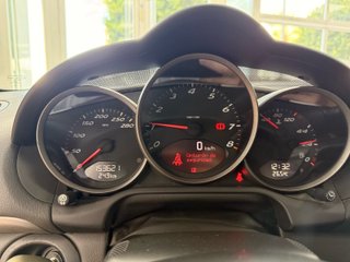 Porsche Cayman 2.7