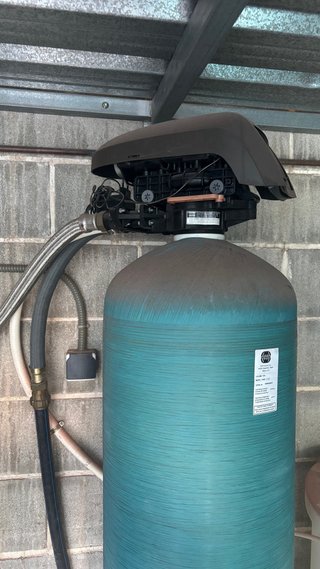 Descalcificador y depósito tratamiento agua