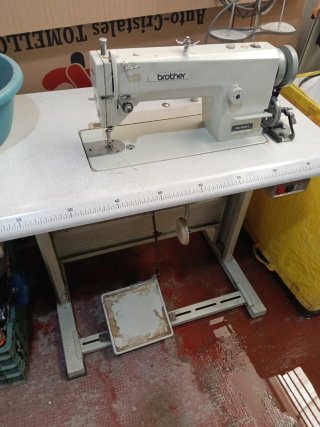 Máquina de coser industrial Brother