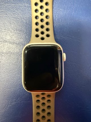 Apple Watch Series 7 Nike Edition · 45 mm · GPS ·