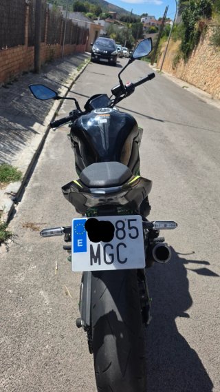 Kawasaki Z900 2023 Negra y Verde