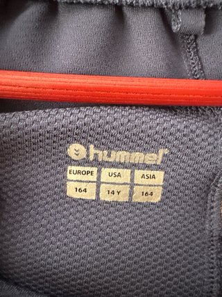 Chaqueta Hummel azul y amarilla con capucha