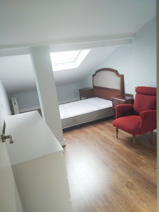 SE ALQUILA Apartamento en urb. Entresierras