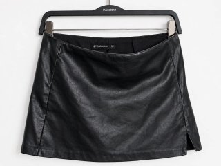 Falda Stradivarius efecto piel negra Talla S