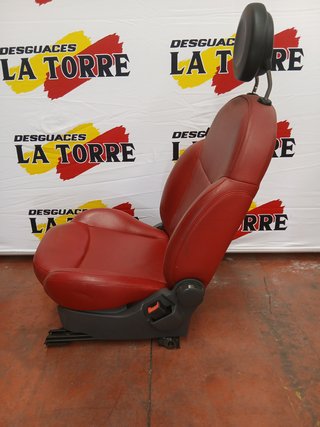 Juego de asientos Fiat 500 cuero rojo.