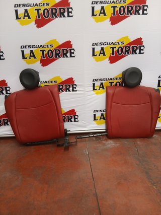 Juego de asientos Fiat 500 cuero rojo.