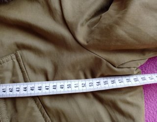 Parka verde talla 40 grande con capucha