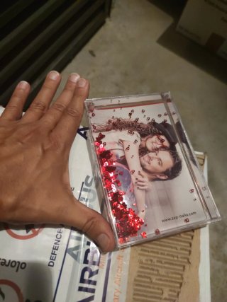 Marco de fotos con corazones rojos