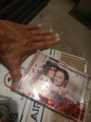 Marco de fotos con corazones rojos