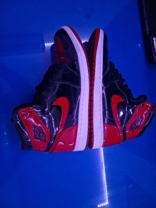 Air Jordan 1 Patent Bred