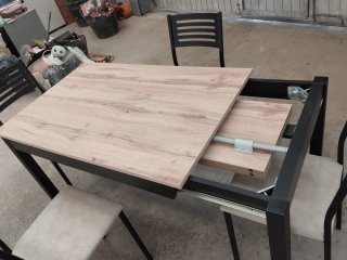 Conjunto mesa y 4 sillas