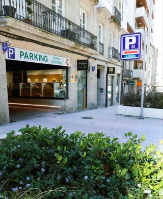 Plaza de garaje con trastero