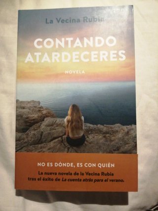 Contando atardeceres novela : no es dónde, es c...