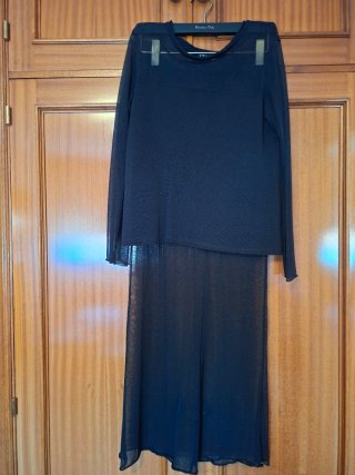 Conjunto negro de falda larga y jersey manga larga
