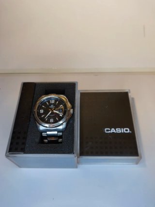 Reloj Casio Edifice Negro y Plateado