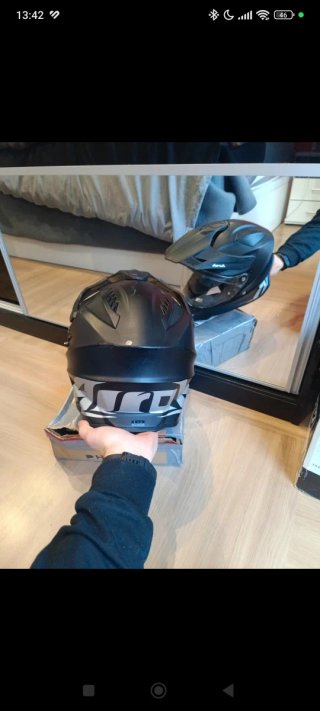 Casco Airoh Commander