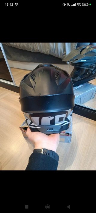 Casco Airoh Commander