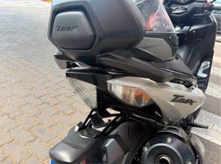 Yamaha T-Max Iron Max 530 Gris/Negro