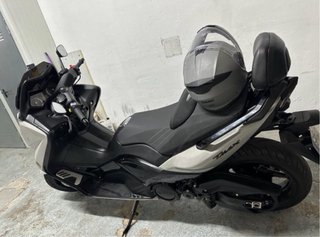 Yamaha T-Max Iron Max 530 Gris/Negro
