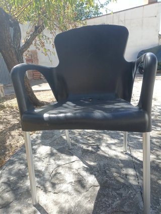 Mesas y sillas apilables para terraza