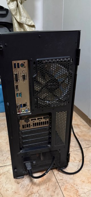 PC Gaming Potente RTX 5070 Ryzen 7 32GB RAM