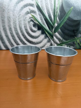 2 Macetas Metálicas Plateadas