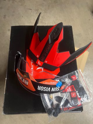 Casco MT STR3 Negro/Rojo