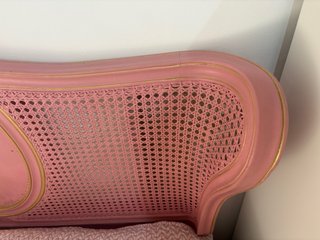 Cabecero antiguo rosa y dorado