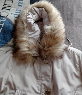 Parka beige talla M grande con capucha