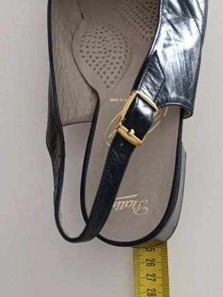 Sandalias negras de mujer