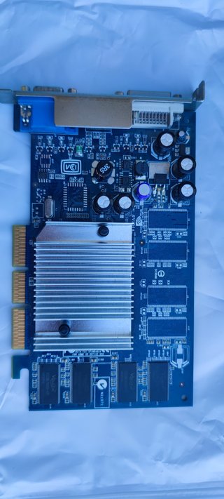 Tarjeta Gráfica XFX NVIDIA GeForce FX 5200
