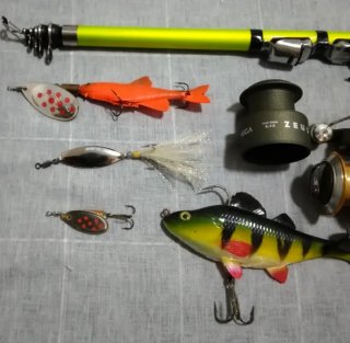Caña pesca EVIA 210 carrete VEGA señuelos pesca