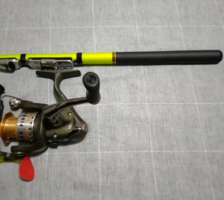 Caña pesca EVIA 210 carrete VEGA señuelos pesca