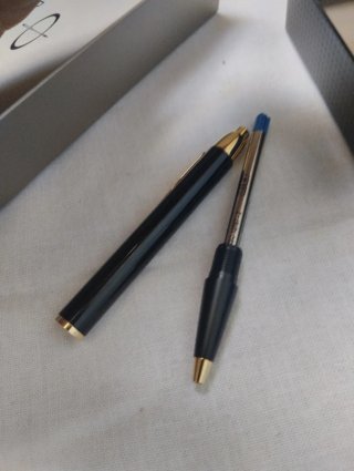Bolígrafo Parker Negro y Dorado