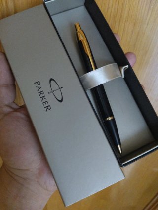Bolígrafo Parker Negro y Dorado