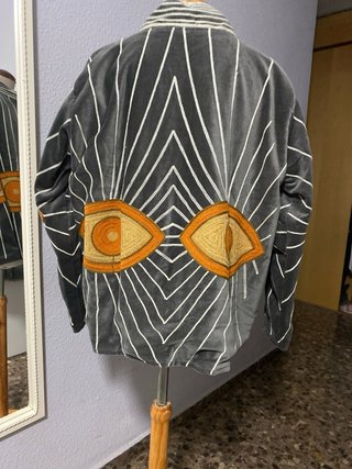 Chaqueta terciopelo tendencia rayas y detalles