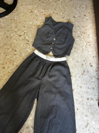 Conjunto chaleco y pantalón rayas grises