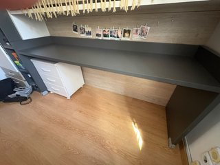 Escritorio y cajonera con ruedas