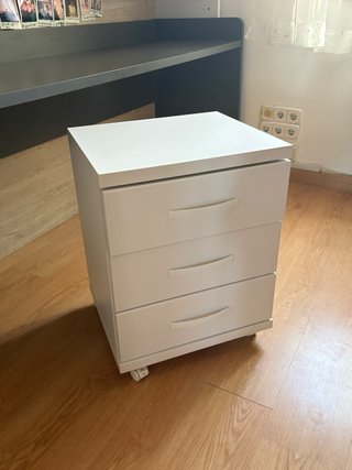 Escritorio y cajonera con ruedas