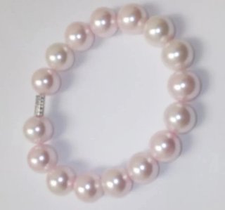 Pulsera de perlas blancas
